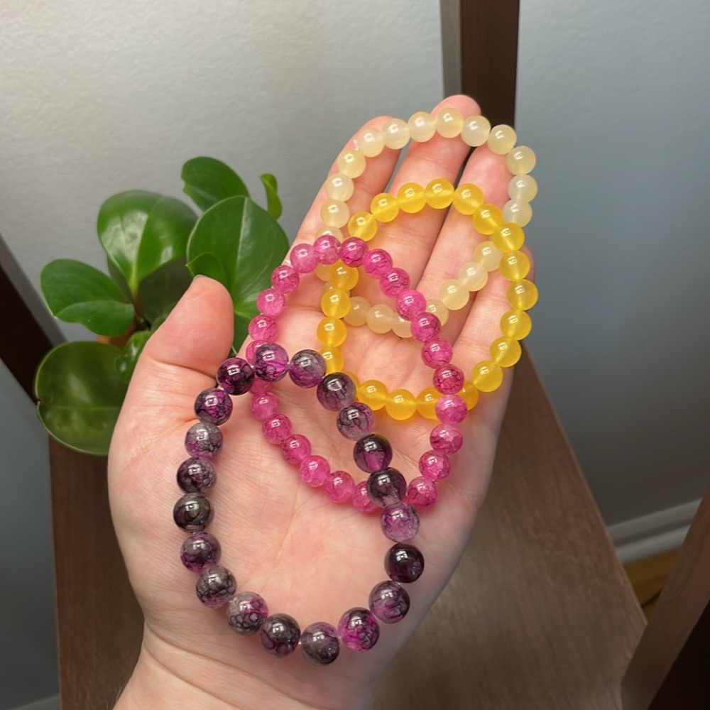 4pc LOT🌠NWOT🌠Stretchy glass bead bracelets >> pink + purple + yellow